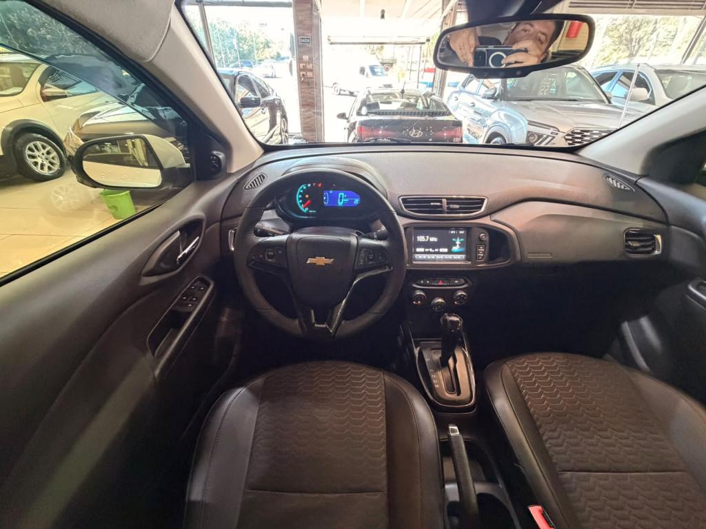 CHEVROLET Onix Hatch - Foto