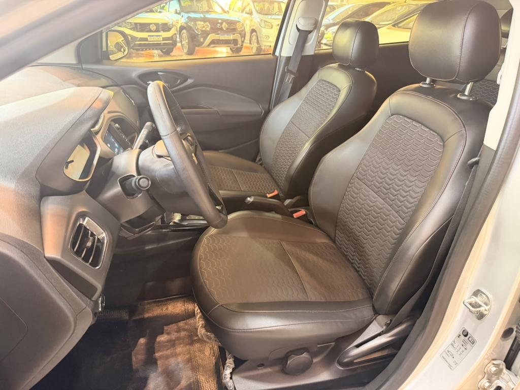 CHEVROLET Onix Hatch - Foto