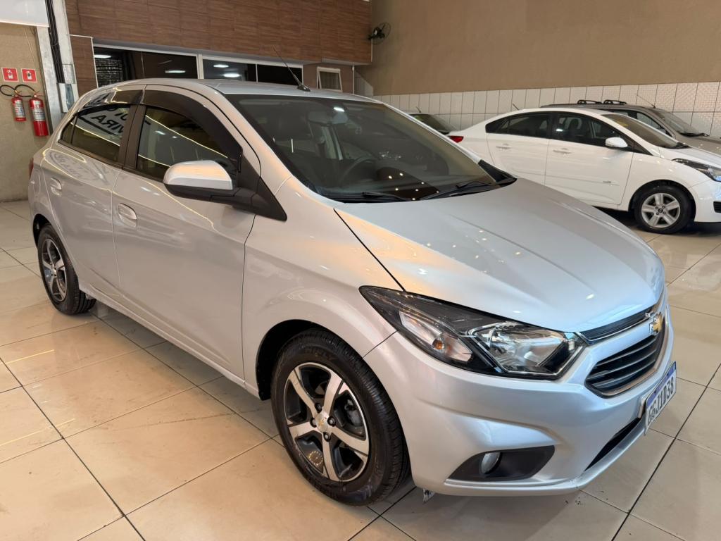 CHEVROLET Onix Hatch - Foto