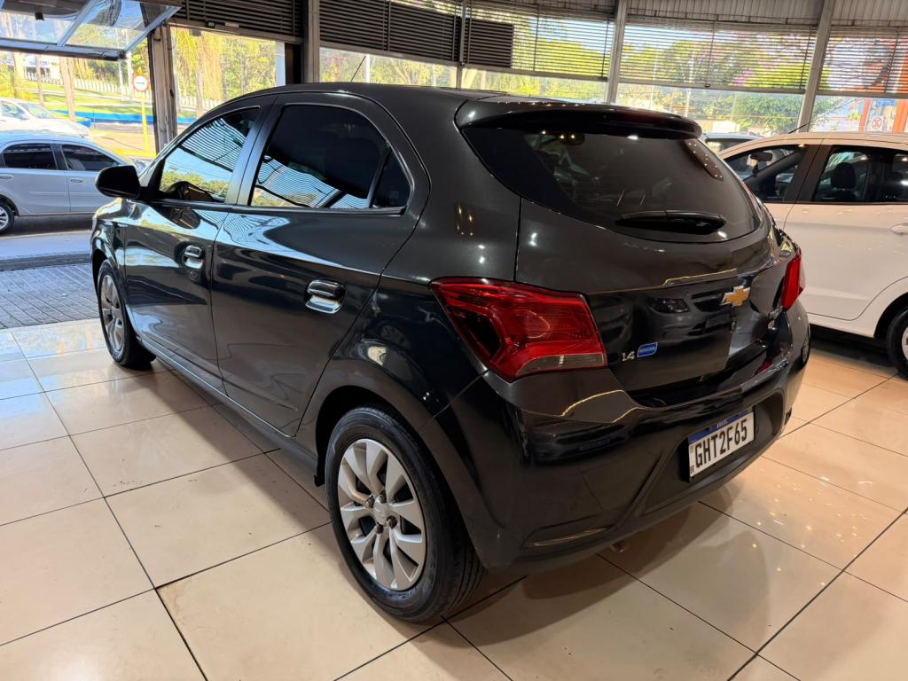 CHEVROLET Onix Hatch - Foto