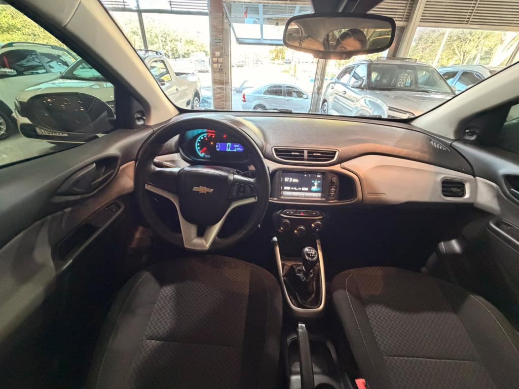 CHEVROLET Onix Hatch - Foto