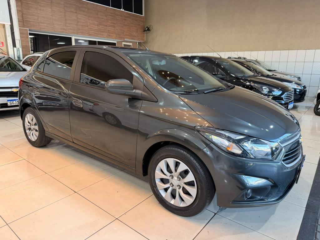 CHEVROLET Onix Hatch - Foto