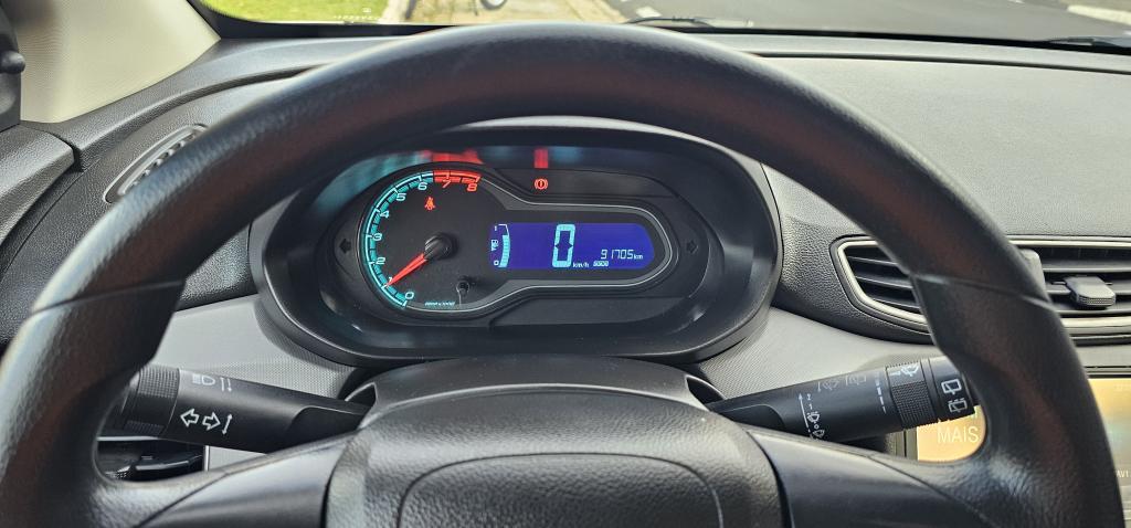 CHEVROLET Onix Hatch - Foto