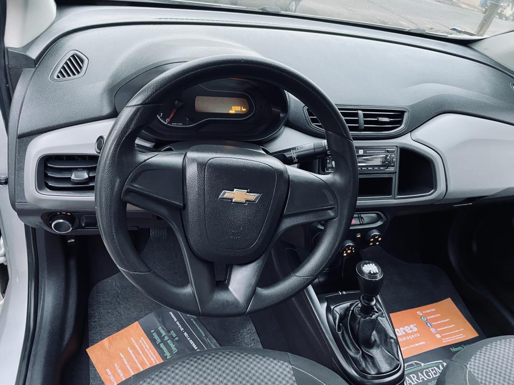 CHEVROLET Onix Hatch - Foto