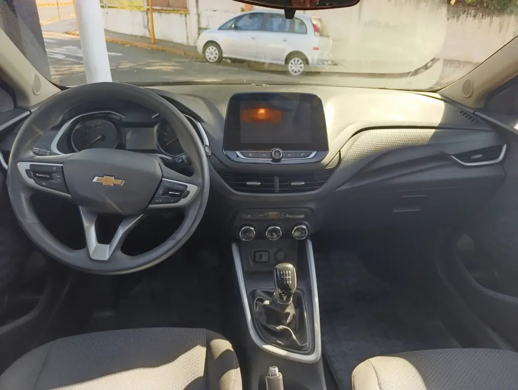 CHEVROLET Onix Hatch - Foto