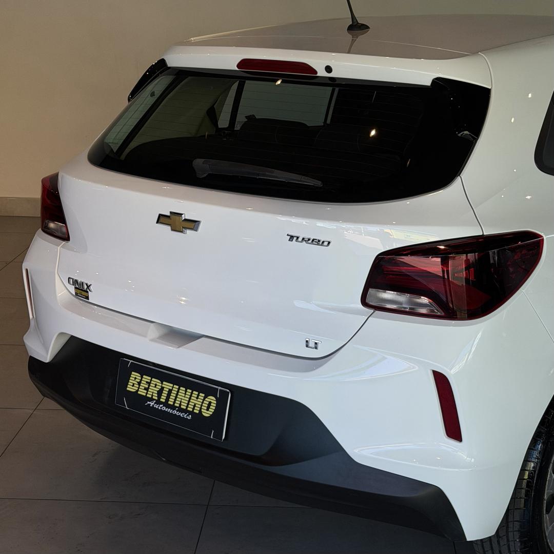 CHEVROLET Onix Hatch - Foto