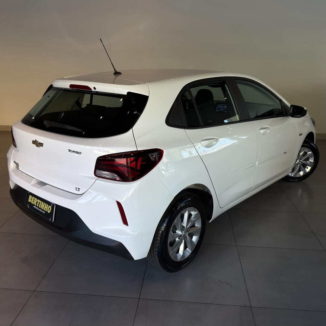 CHEVROLET Onix Hatch - Foto