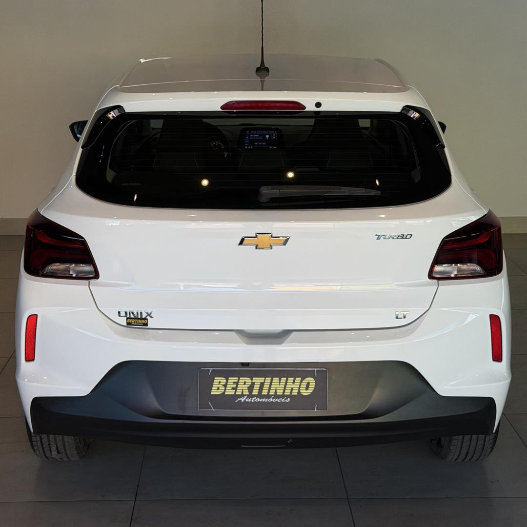 CHEVROLET Onix Hatch - Foto