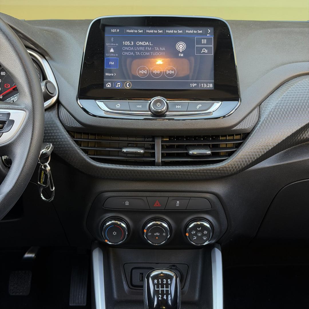 CHEVROLET Onix Hatch - Foto