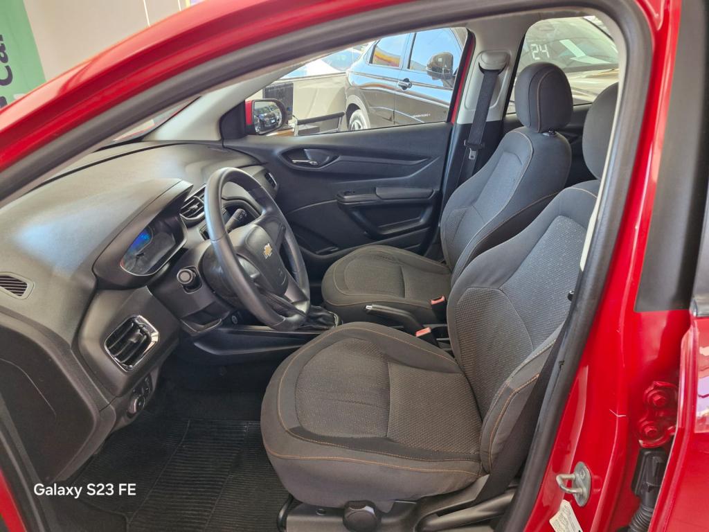 CHEVROLET Onix Hatch - Foto