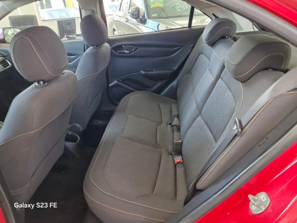 CHEVROLET Onix Hatch - Foto
