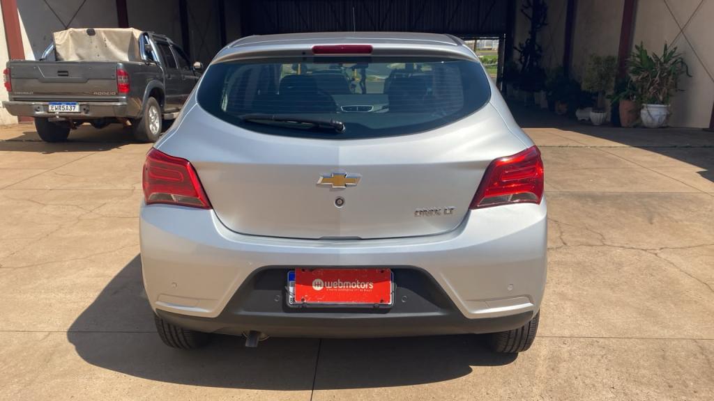 CHEVROLET Onix Hatch - Foto