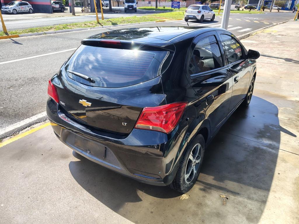 CHEVROLET Onix Hatch - Foto
