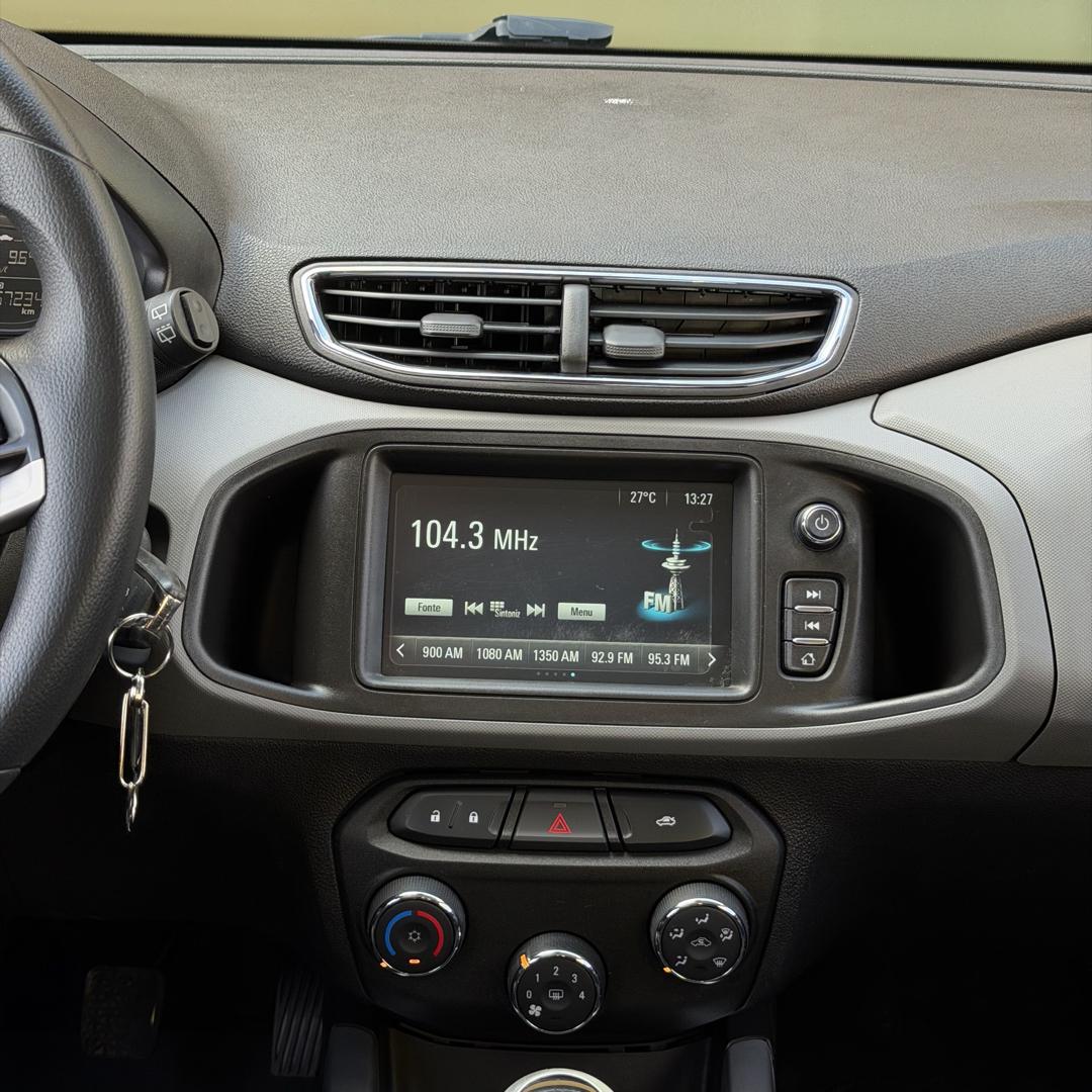 CHEVROLET Onix Hatch - Foto