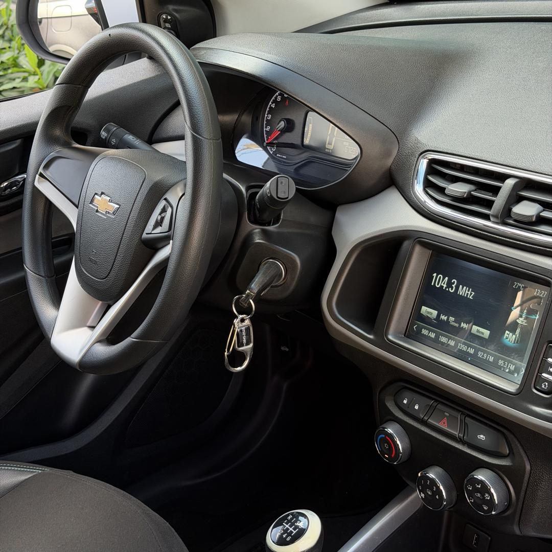 CHEVROLET Onix Hatch - Foto