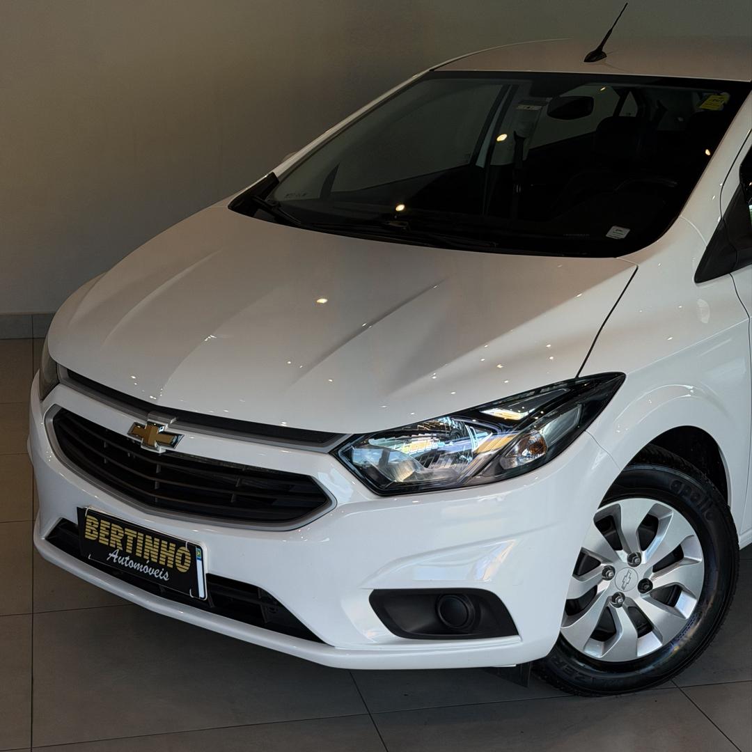 CHEVROLET Onix Hatch - Foto