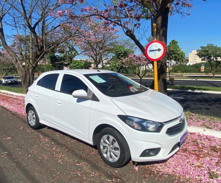 CHEVROLET Onix Hatch - Foto