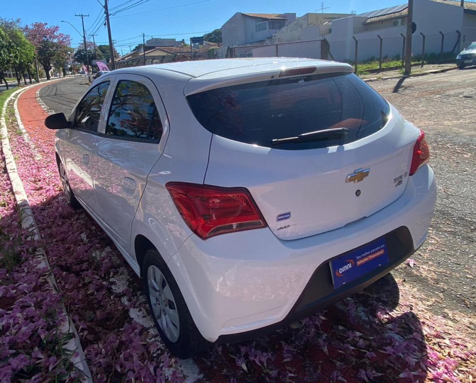 CHEVROLET Onix Hatch - Foto