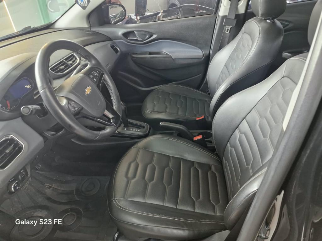 CHEVROLET Onix Hatch - Foto