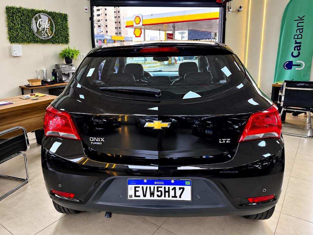 CHEVROLET Onix Hatch - Foto
