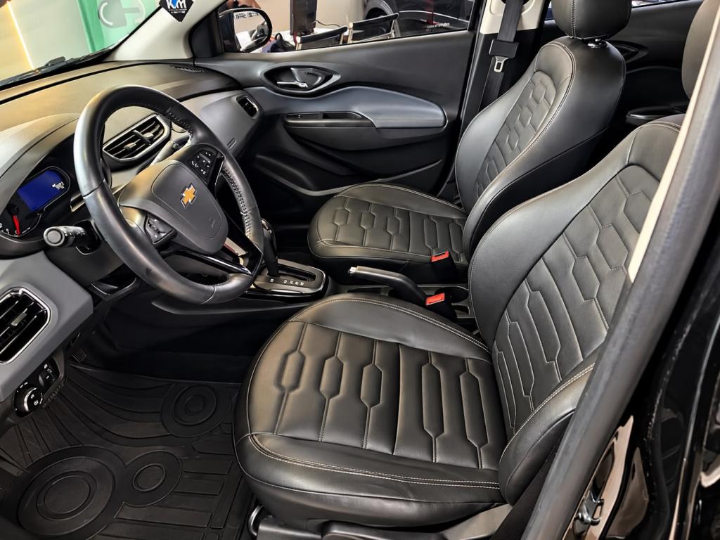 CHEVROLET Onix Hatch - Foto