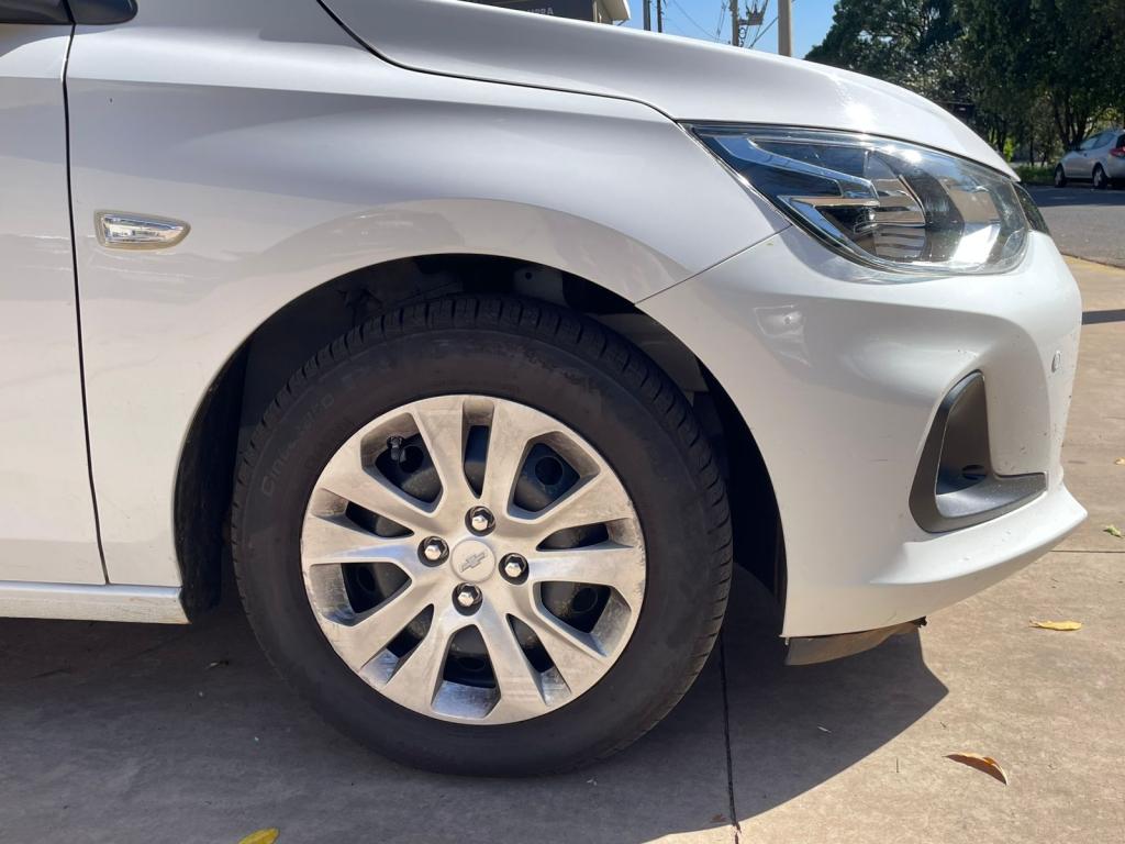 CHEVROLET Onix Hatch - Foto