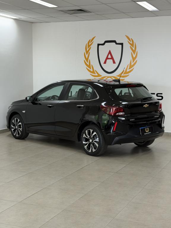 CHEVROLET Onix Hatch - Foto