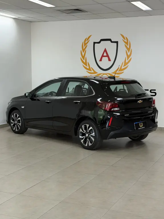 CHEVROLET Onix Hatch - Foto
