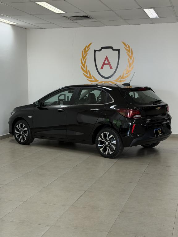 CHEVROLET Onix Hatch - Foto