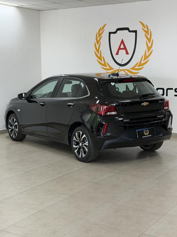 CHEVROLET Onix Hatch - Foto