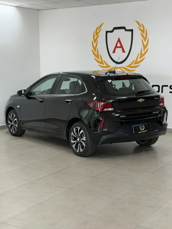 CHEVROLET Onix Hatch - Foto