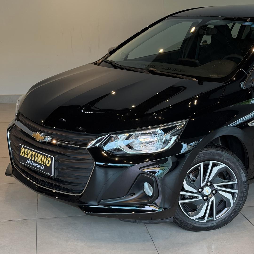 CHEVROLET Onix Hatch - Foto