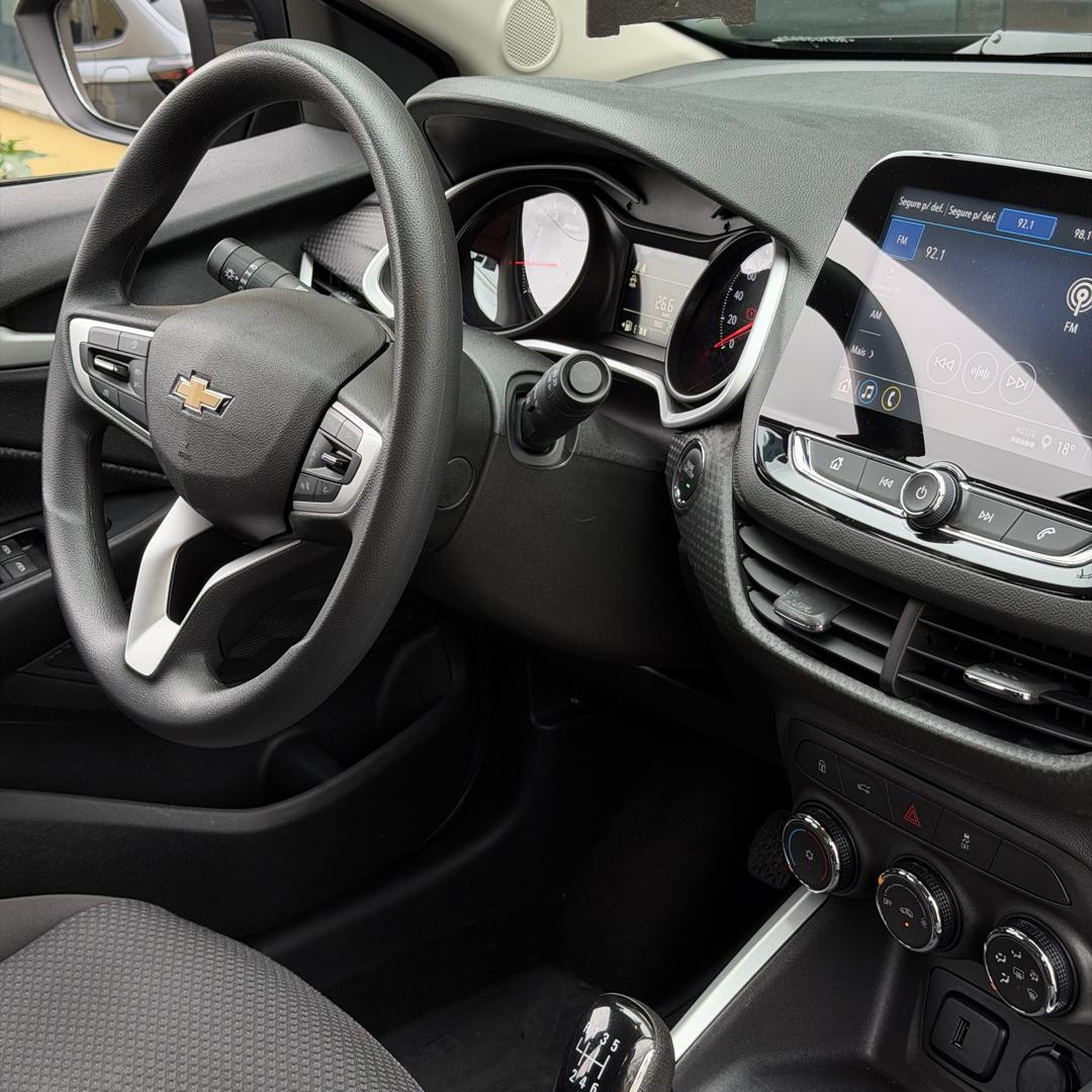 CHEVROLET Onix Hatch - Foto