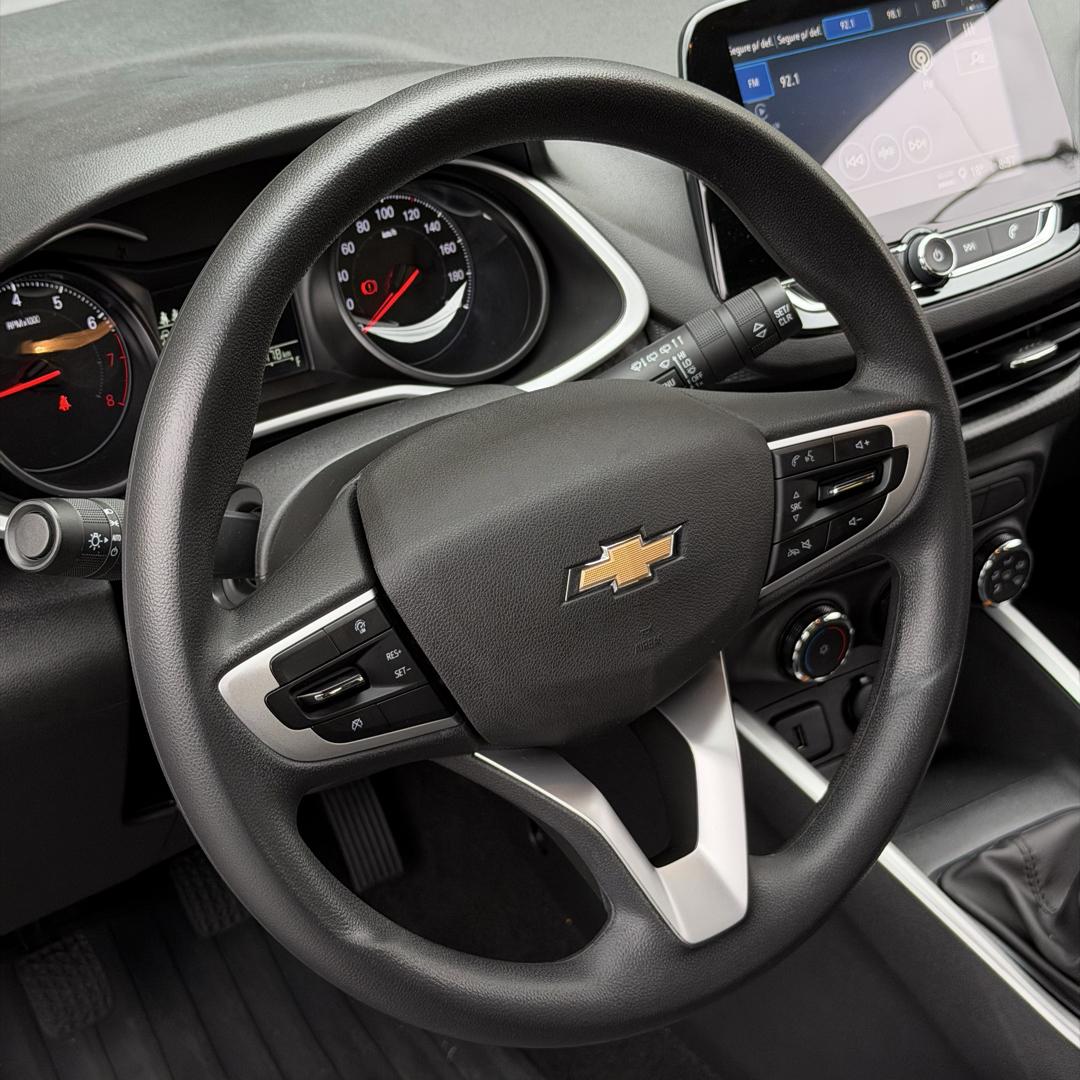 CHEVROLET Onix Hatch - Foto