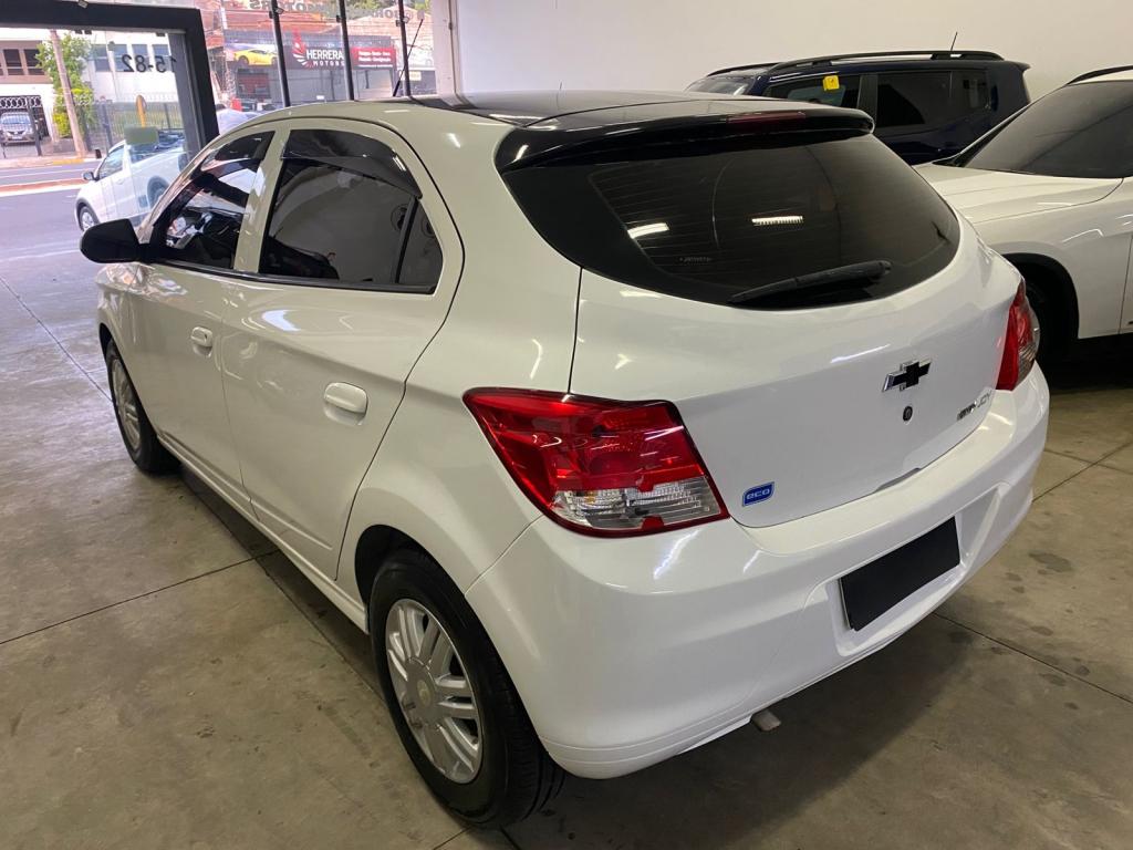 CHEVROLET Onix Hatch - Foto