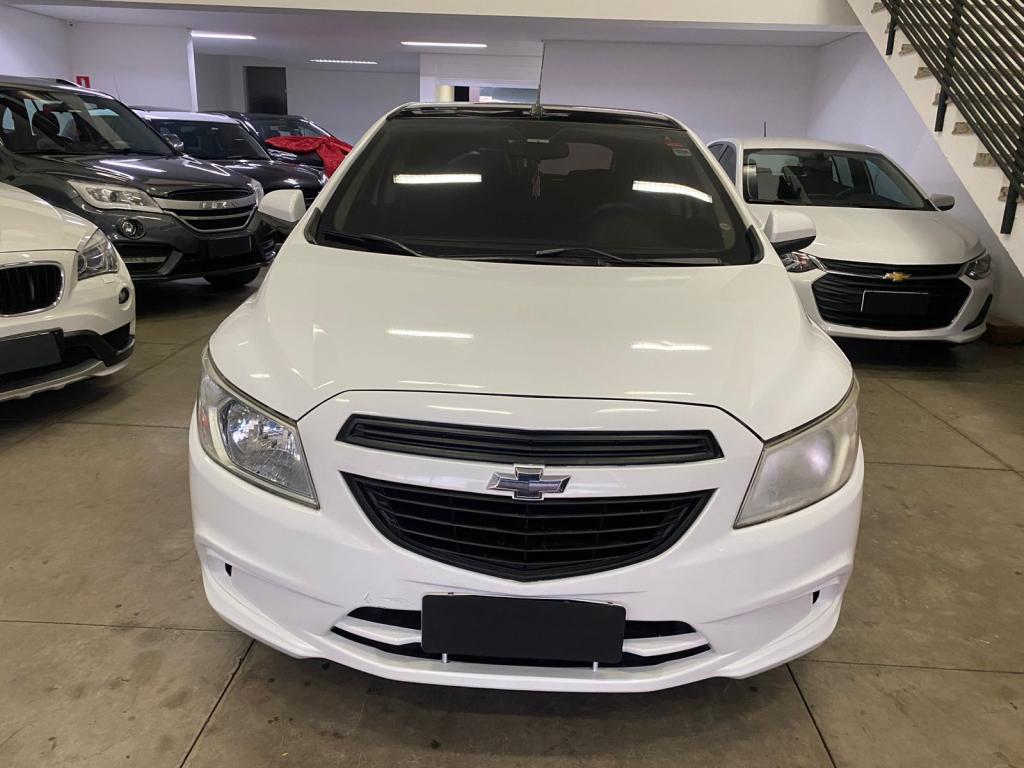 CHEVROLET Onix Hatch - Foto