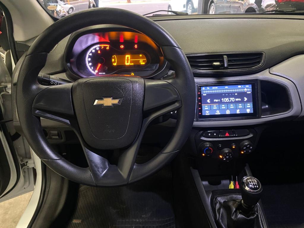 CHEVROLET Onix Hatch - Foto