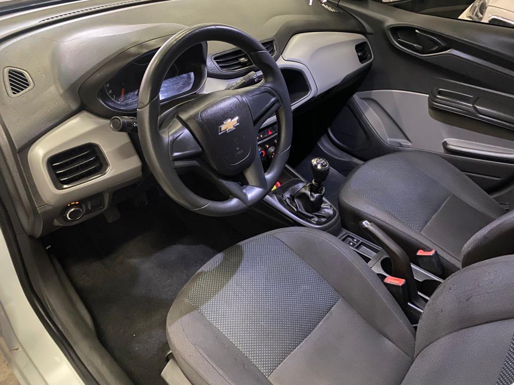 CHEVROLET Onix Hatch - Foto