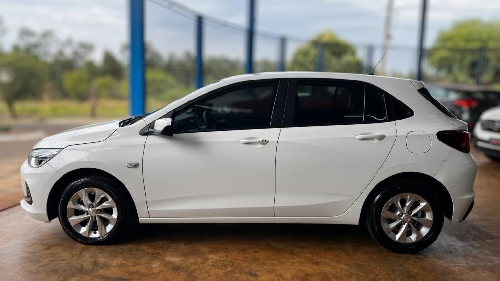 CHEVROLET Onix Hatch - Foto