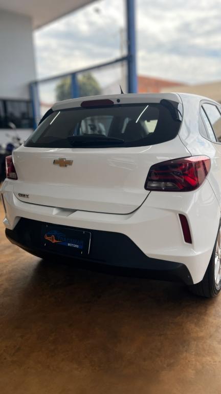 CHEVROLET Onix Hatch - Foto
