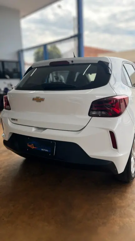 CHEVROLET Onix Hatch - Foto