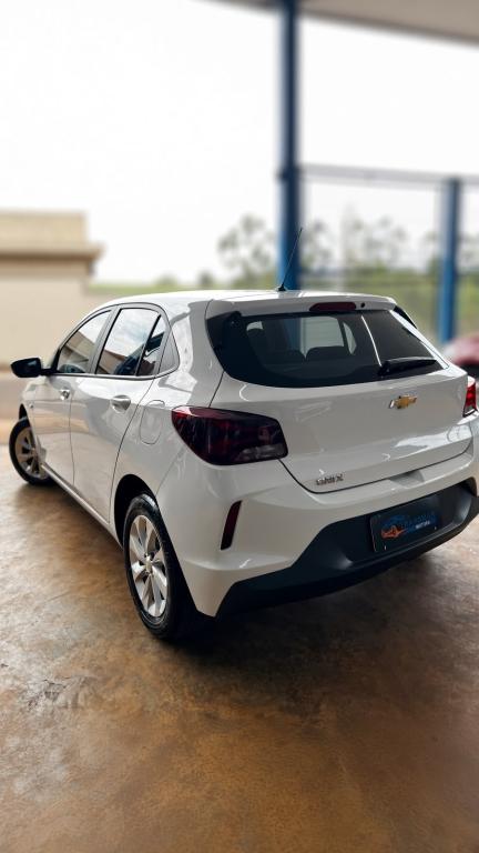 CHEVROLET Onix Hatch - Foto
