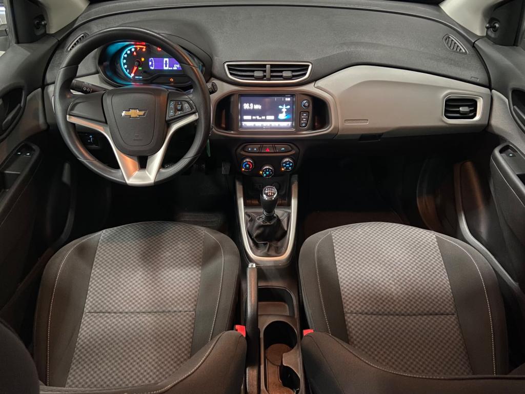CHEVROLET Onix Hatch - Foto