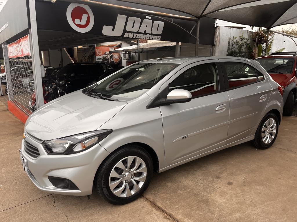 CHEVROLET Onix Hatch - Foto
