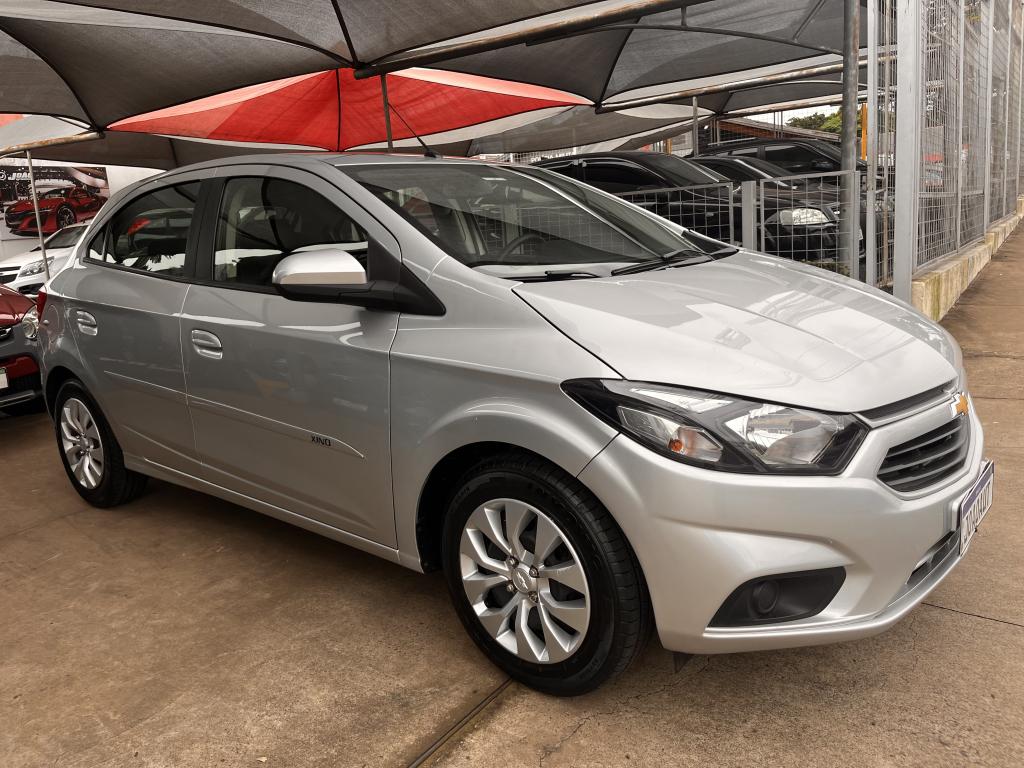 CHEVROLET Onix Hatch - Foto