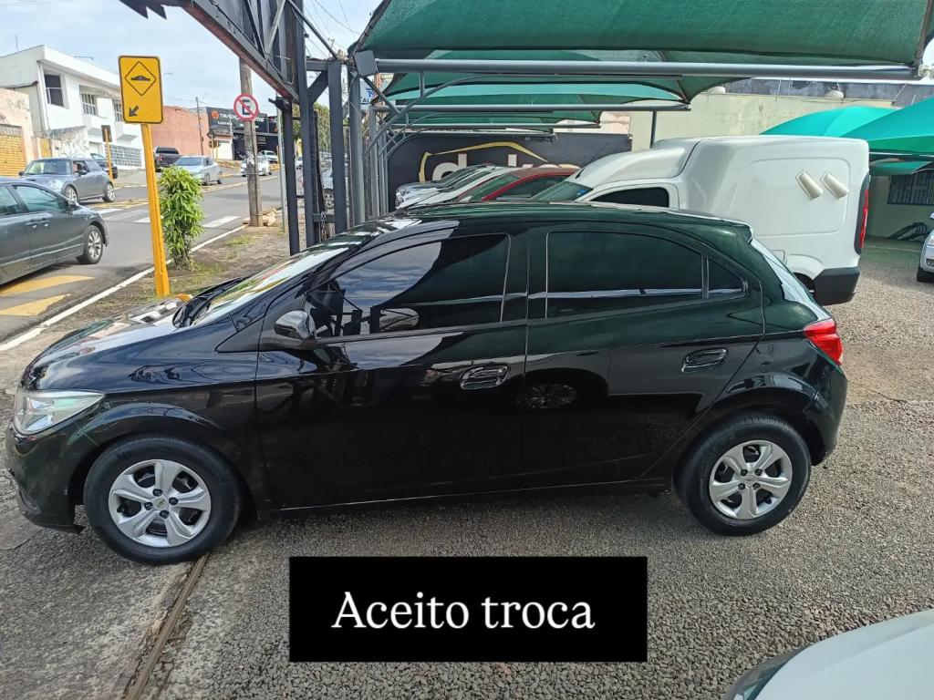 CHEVROLET Onix Hatch - Foto