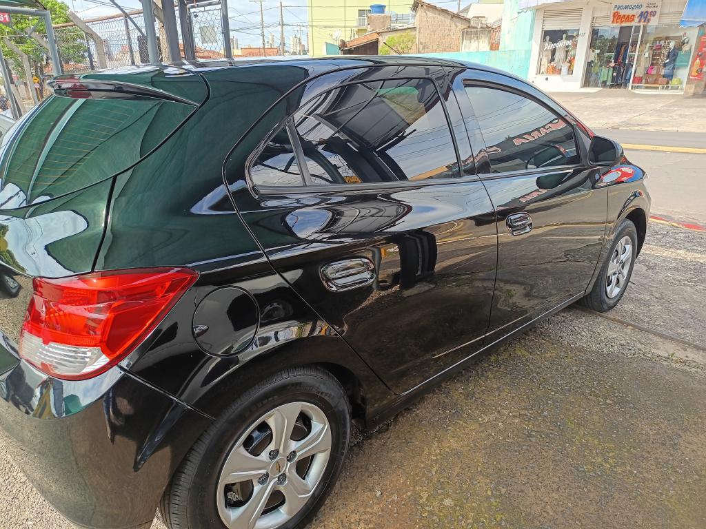 CHEVROLET Onix Hatch - Foto