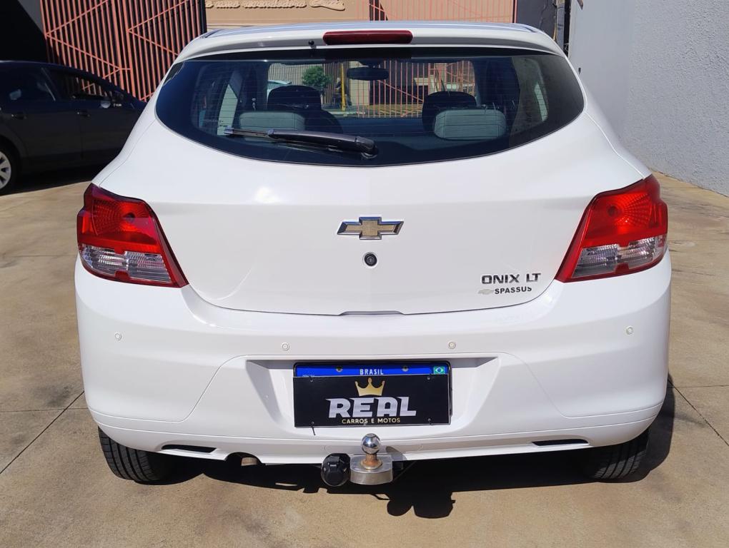 CHEVROLET Onix Hatch - Foto