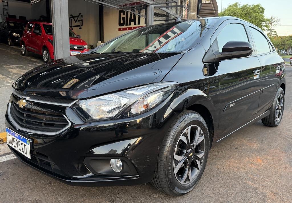 CHEVROLET Onix Hatch - Foto