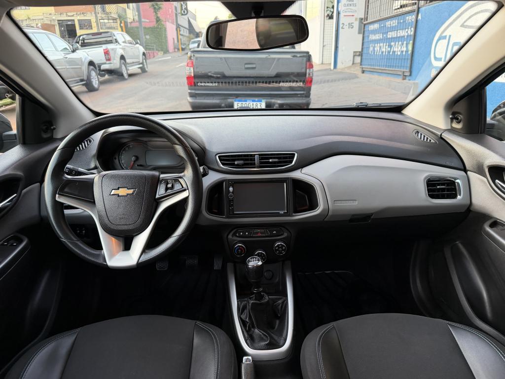CHEVROLET Onix Hatch - Foto